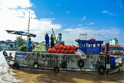 Cai-Rang-floating-market-in-mekong-delta-vietnam-2
